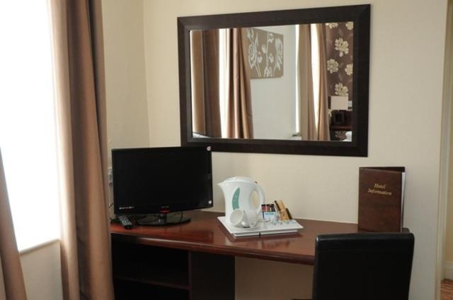 The White House Hotel Telford Habitación foto